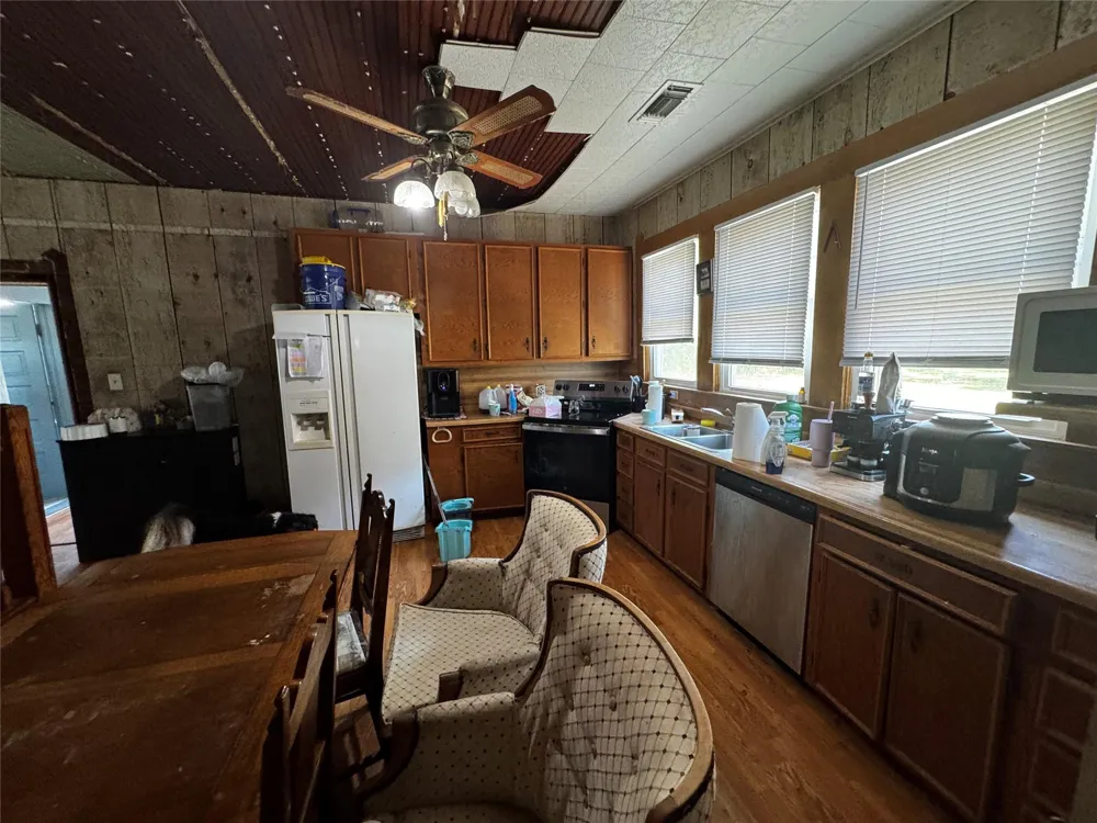 1114 Luling Avenue Nederland, TX 77627