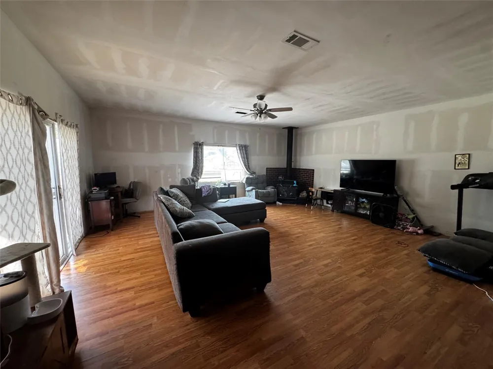 1114 Luling Avenue Nederland, TX 77627