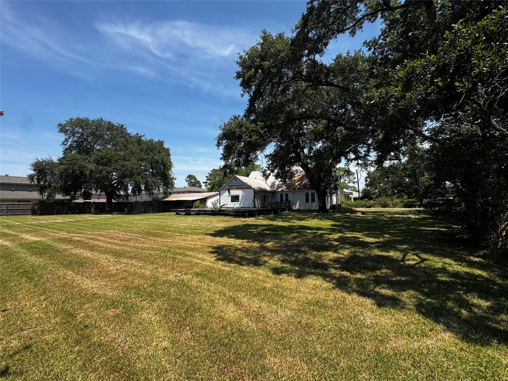 1114 Luling Avenue Nederland, TX 77627