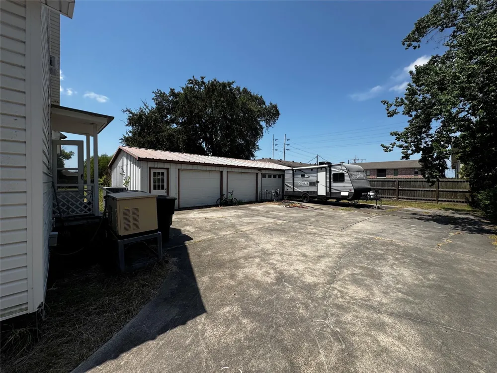 1114 Luling Avenue Nederland, TX 77627