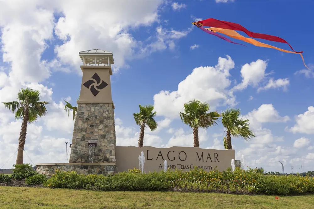 2716 Tamarack Lodge Drive Texas City, TX 77568