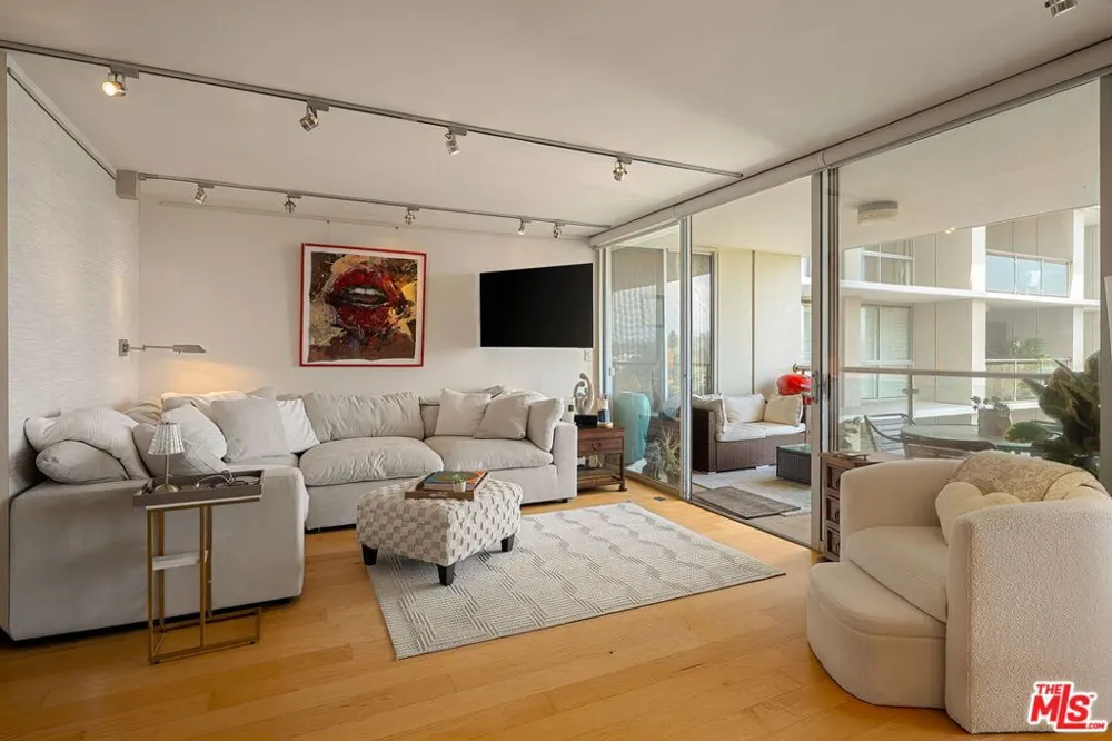 201 Ocean Avenue #1105P Santa Monica, CA 90402