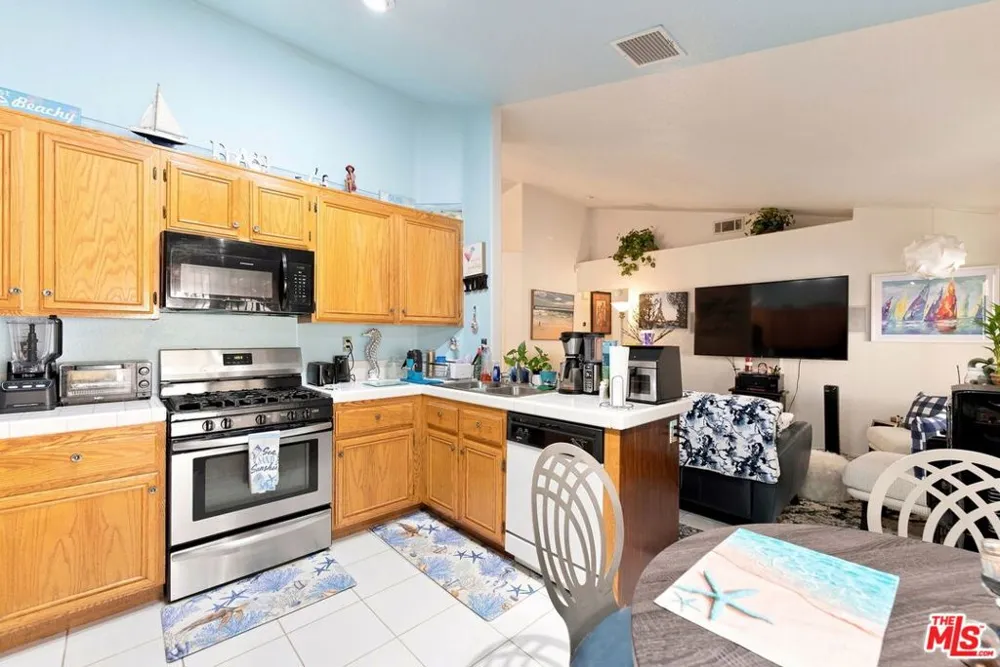 2462 Lancewood Avenue Rialto, CA 92377