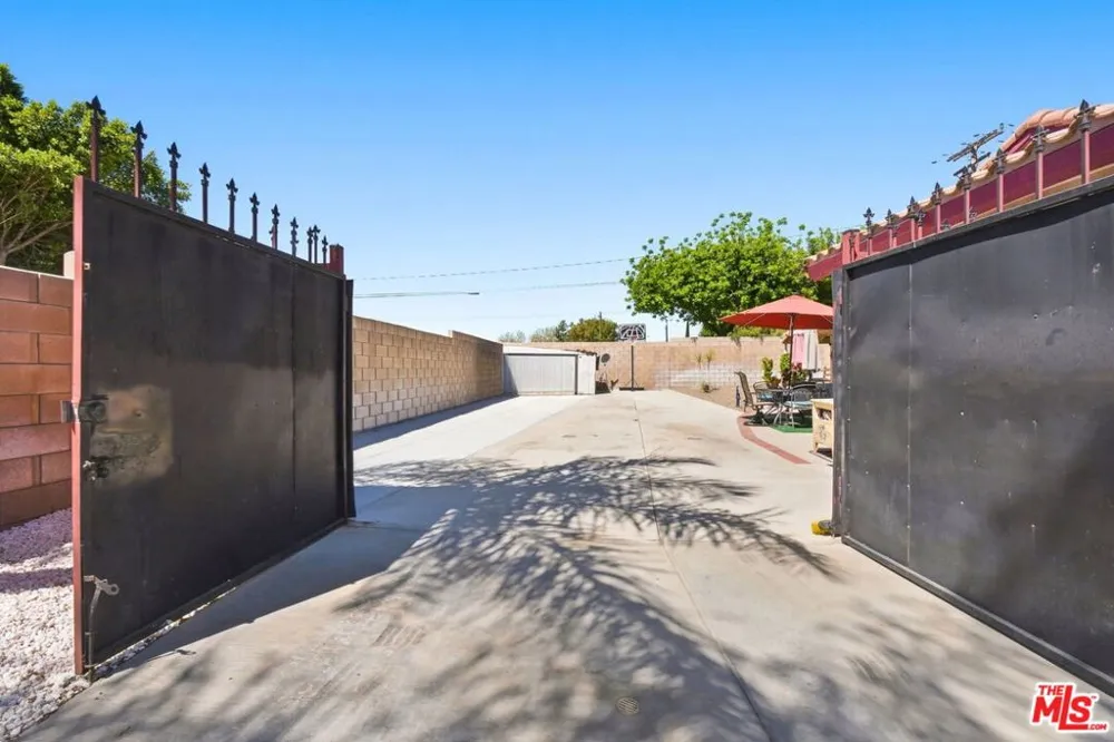 2462 Lancewood Avenue Rialto, CA 92377