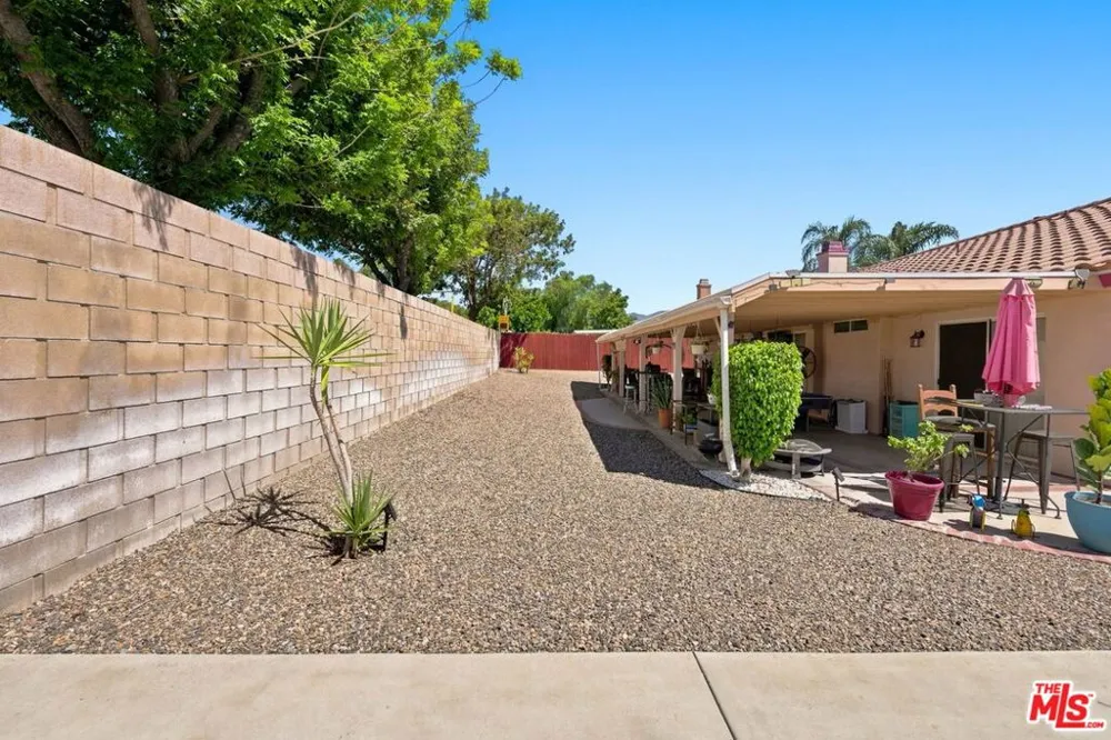 2462 Lancewood Avenue Rialto, CA 92377