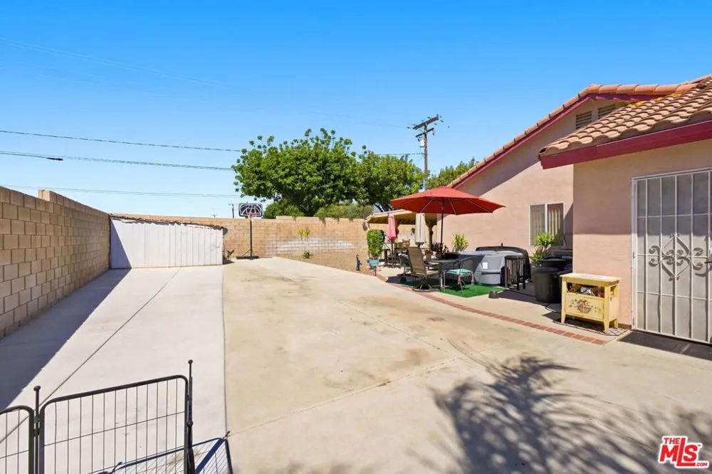 2462 Lancewood Avenue Rialto, CA 92377