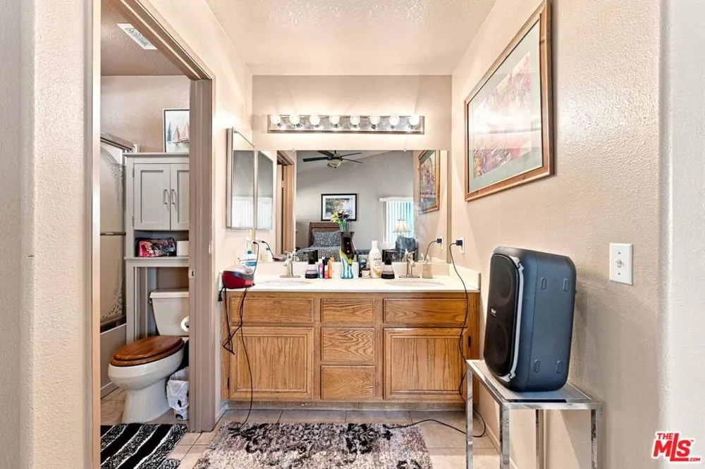 2462 Lancewood Avenue Rialto, CA 92377