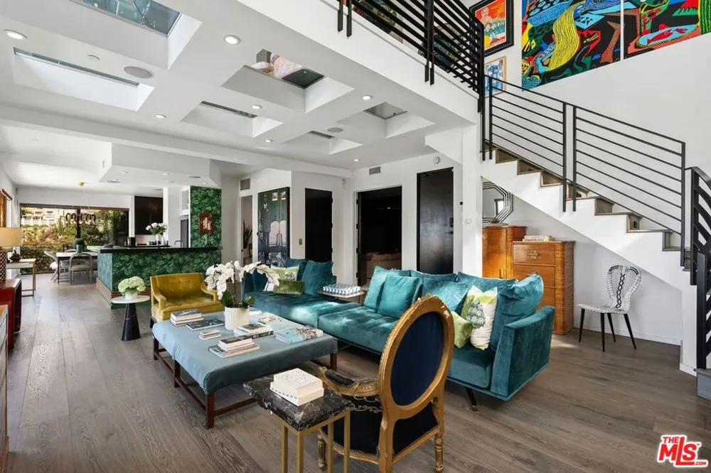 1501 Viewsite Terrace Los Angeles, CA 90069
