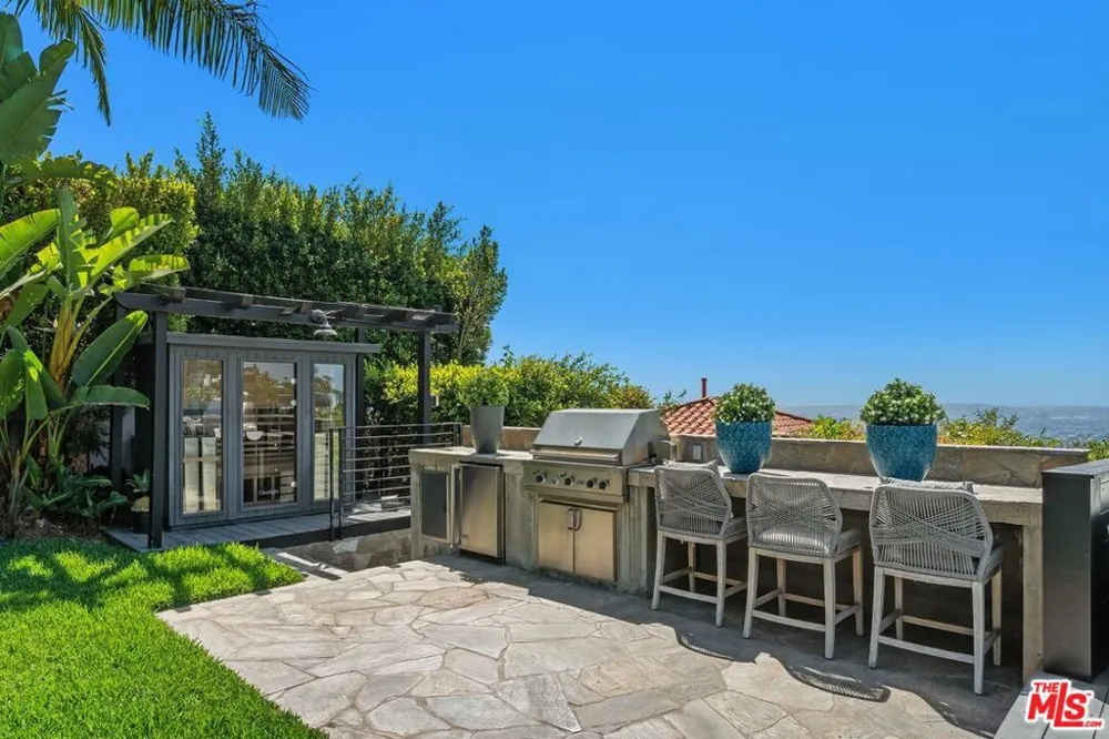 1501 Viewsite Terrace Los Angeles, CA 90069