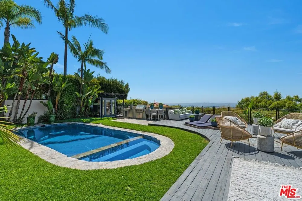 1501 Viewsite Terrace Los Angeles, CA 90069