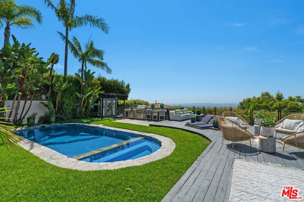 1501 Viewsite Terrace Los Angeles, CA 90069