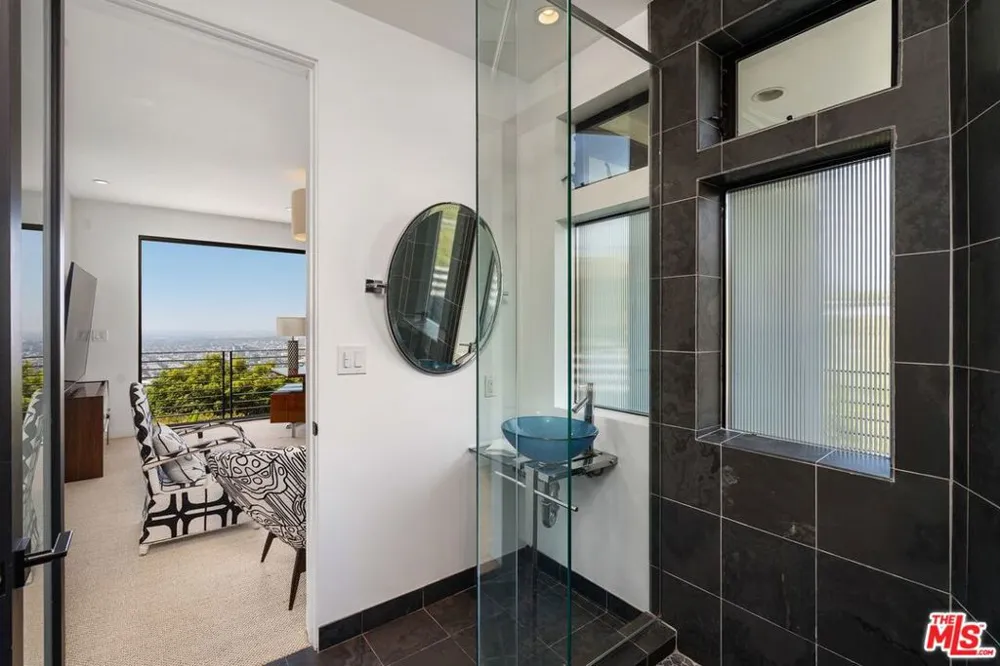1501 Viewsite Terrace Los Angeles, CA 90069