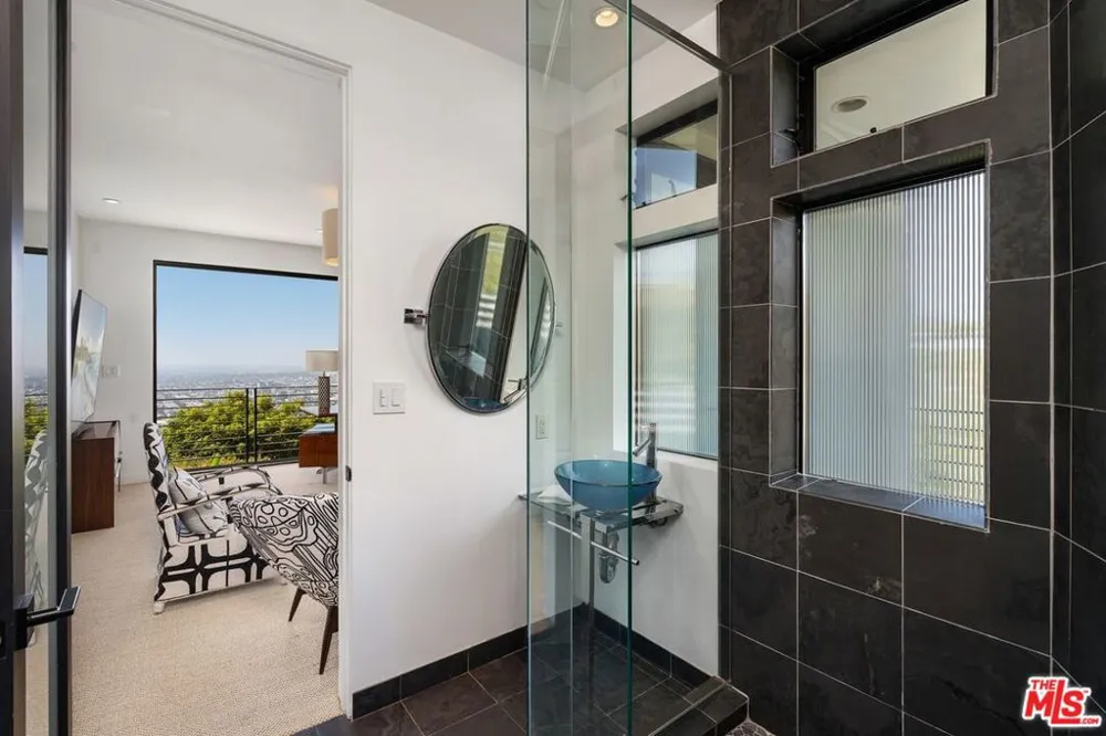 1501 Viewsite Terrace Los Angeles, CA 90069