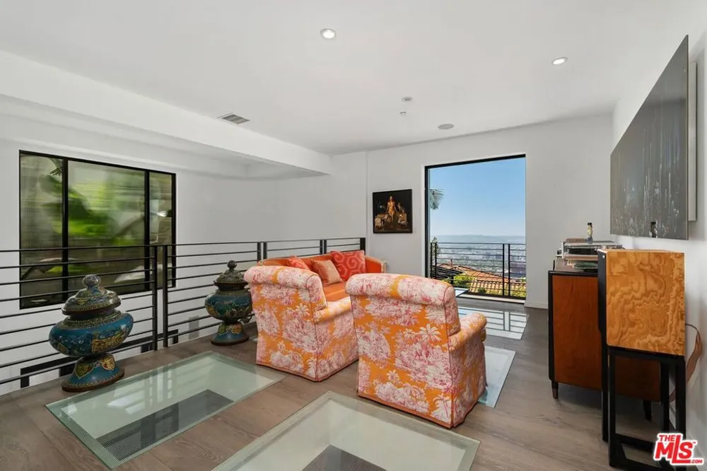 1501 Viewsite Terrace Los Angeles, CA 90069