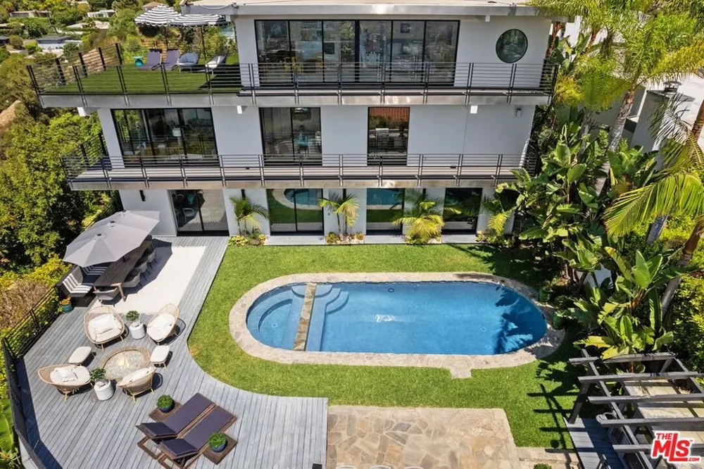 1501 Viewsite Terrace Los Angeles, CA 90069