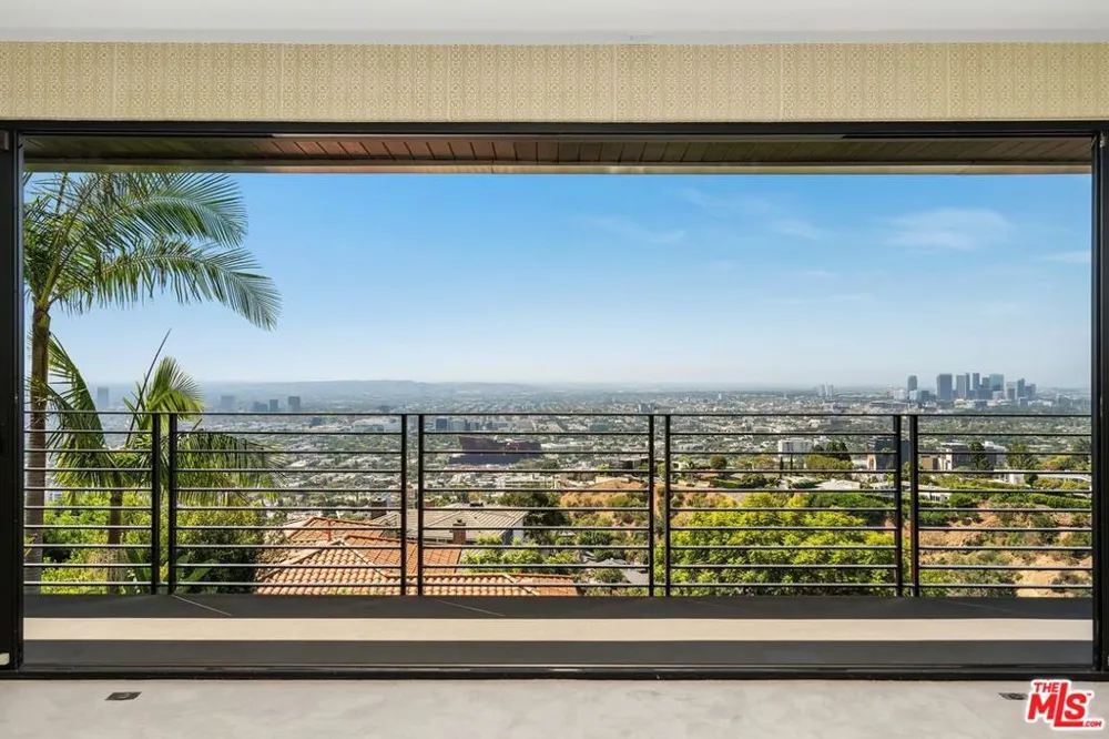 1501 Viewsite Terrace Los Angeles, CA 90069