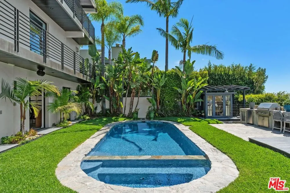 1501 Viewsite Terrace Los Angeles, CA 90069