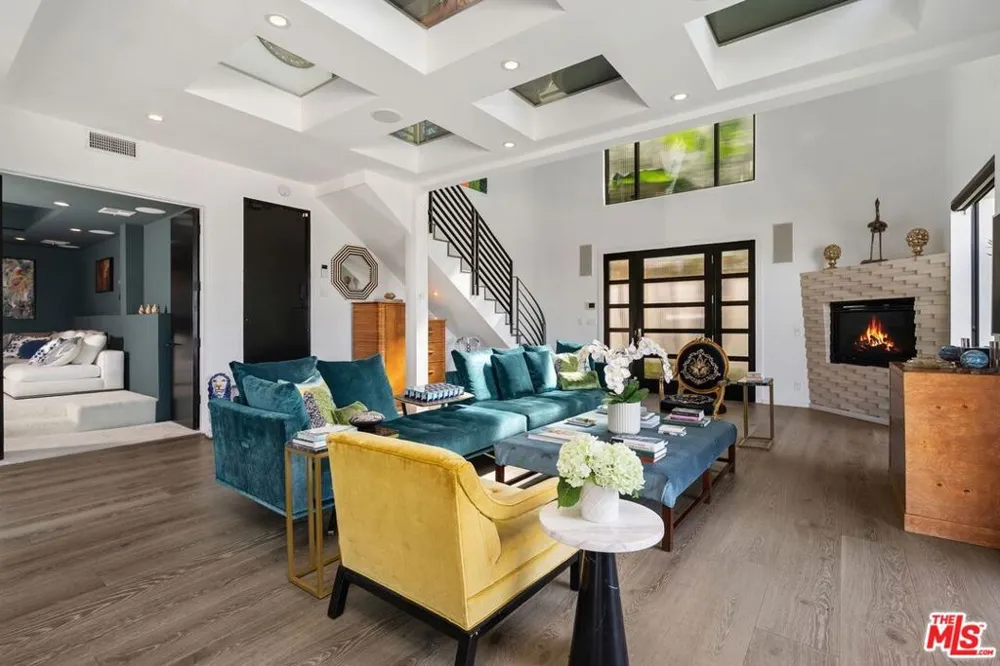 1501 Viewsite Terrace Los Angeles, CA 90069