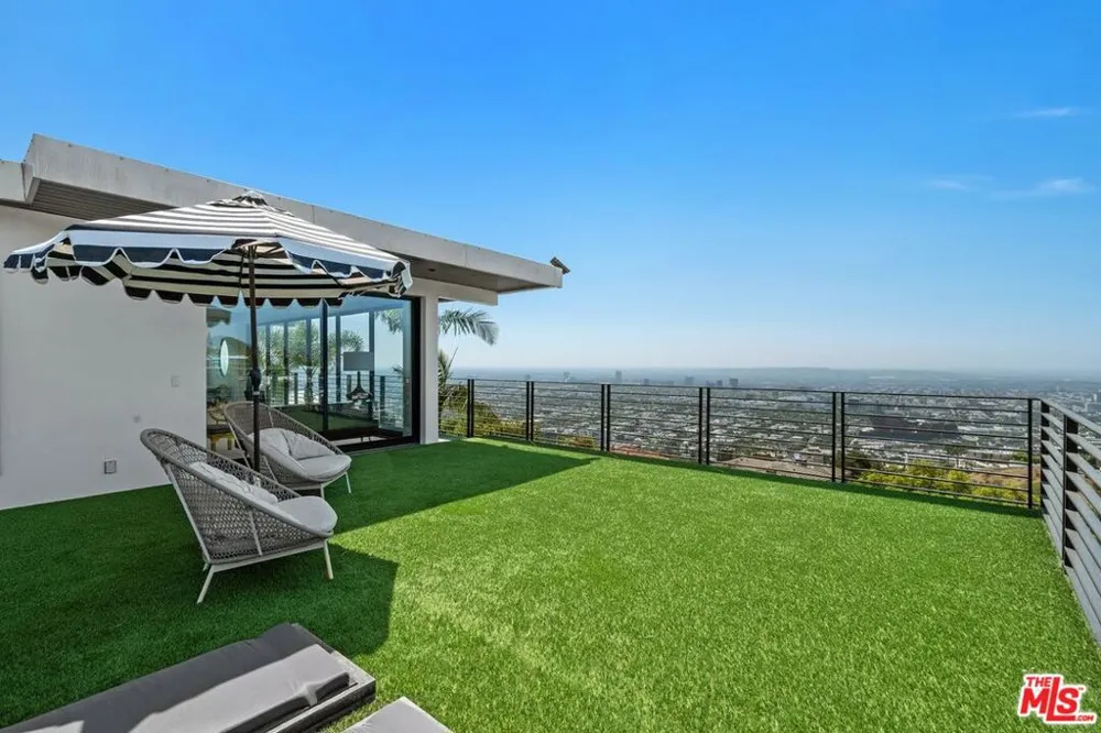 1501 Viewsite Terrace Los Angeles, CA 90069
