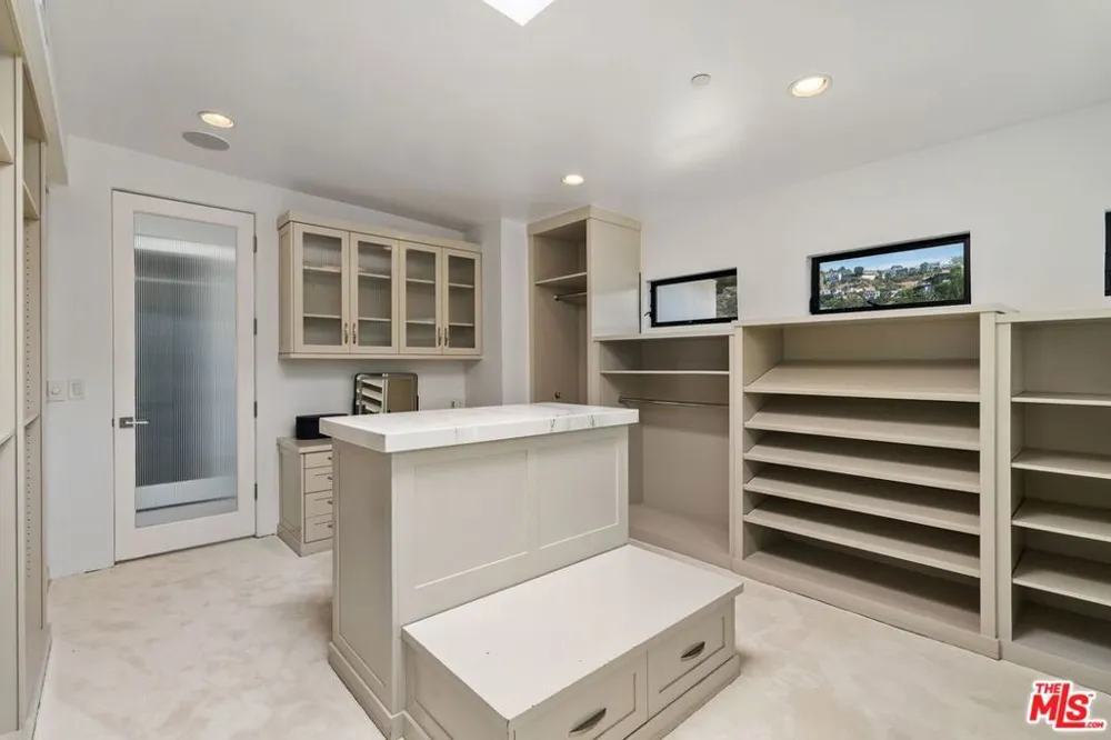 1501 Viewsite Terrace Los Angeles, CA 90069