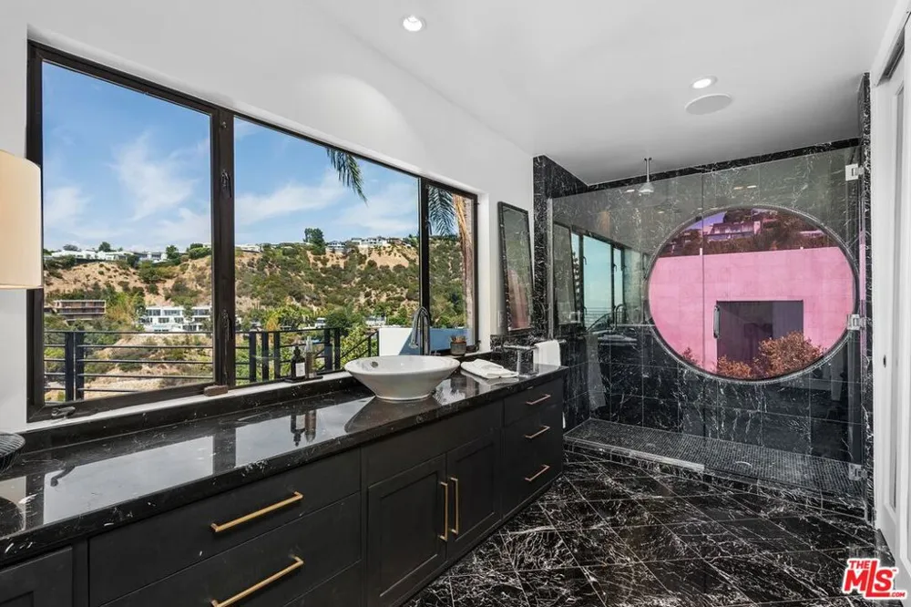 1501 Viewsite Terrace Los Angeles, CA 90069