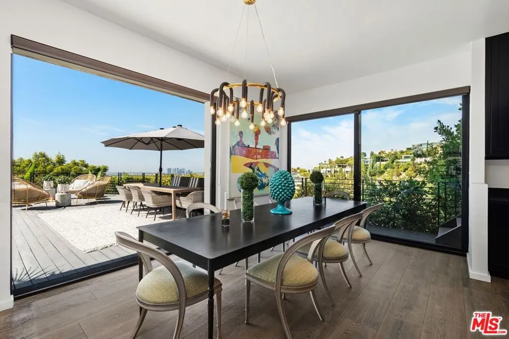 1501 Viewsite Terrace Los Angeles, CA 90069