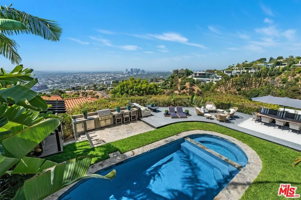 1501 Viewsite Terrace Los Angeles, CA 90069