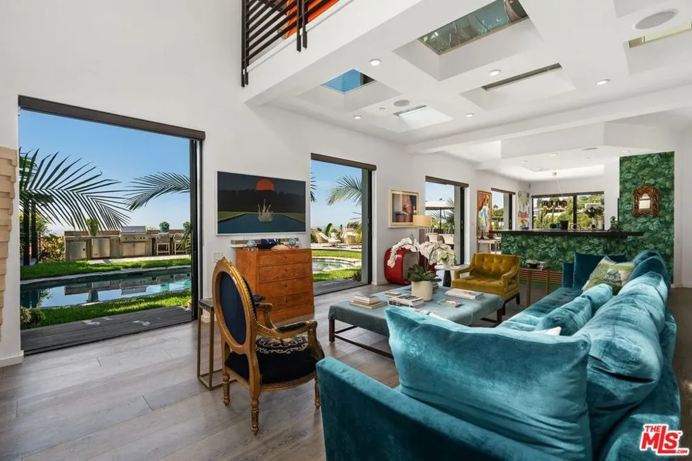1501 Viewsite Terrace Los Angeles, CA 90069