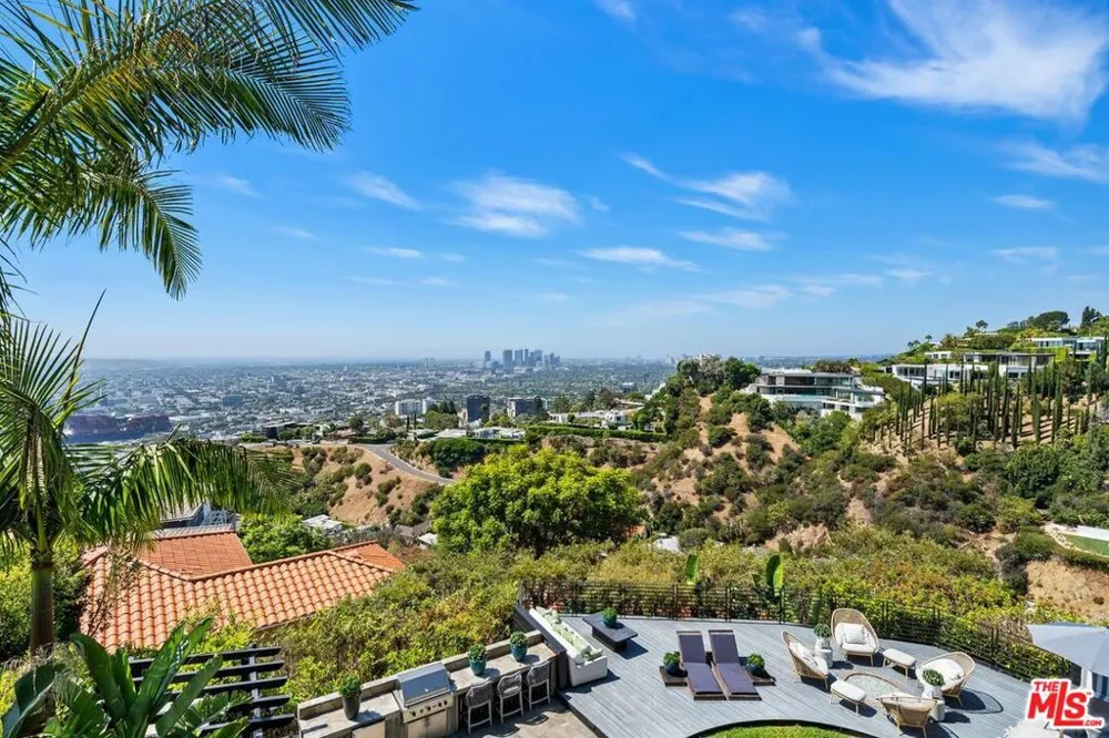 1501 Viewsite Terrace Los Angeles, CA 90069