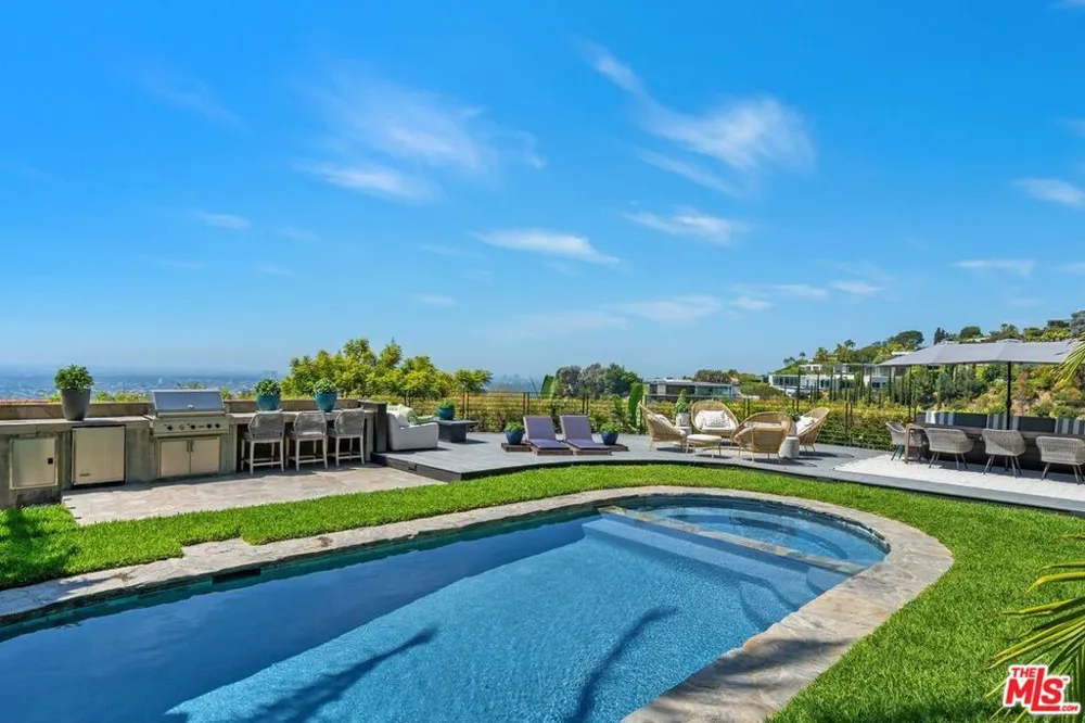 1501 Viewsite Terrace Los Angeles, CA 90069