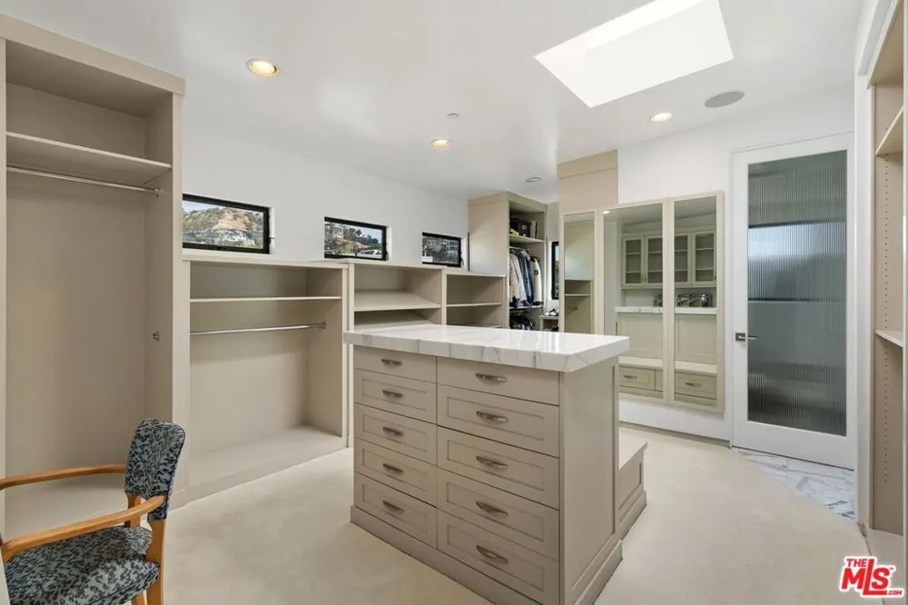 1501 Viewsite Terrace Los Angeles, CA 90069