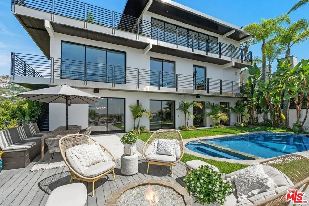 1501 Viewsite Terrace Los Angeles, CA 90069