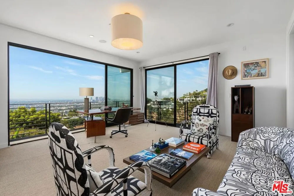 1501 Viewsite Terrace Los Angeles, CA 90069
