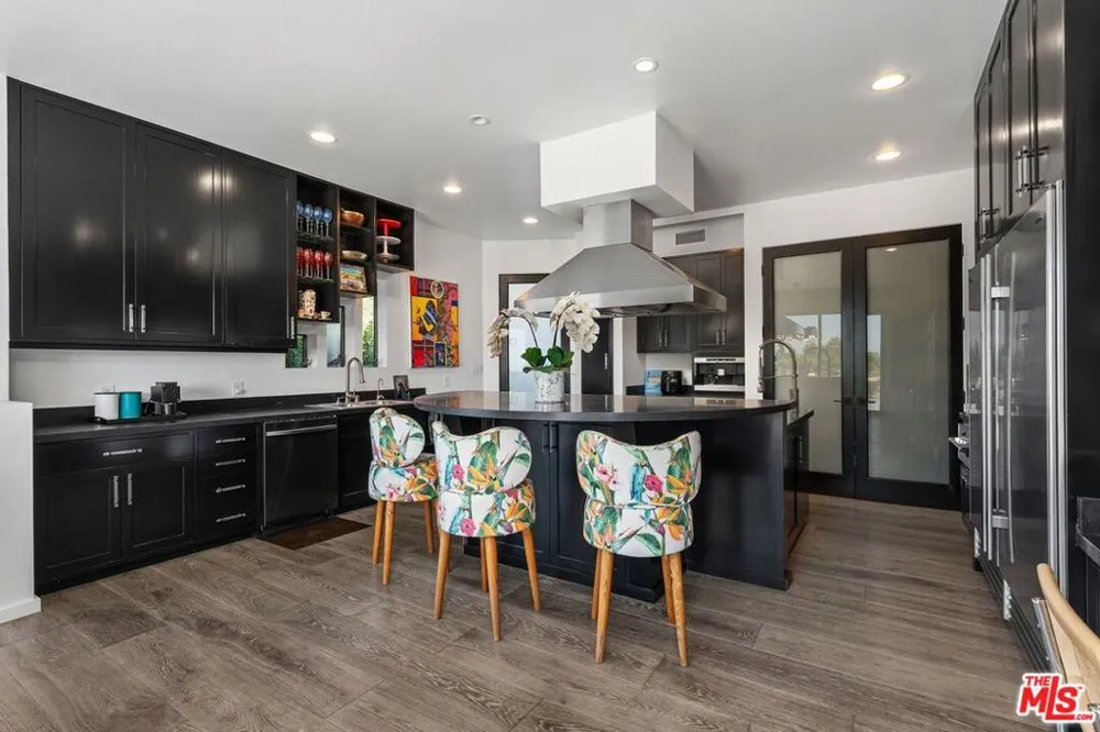 1501 Viewsite Terrace Los Angeles, CA 90069