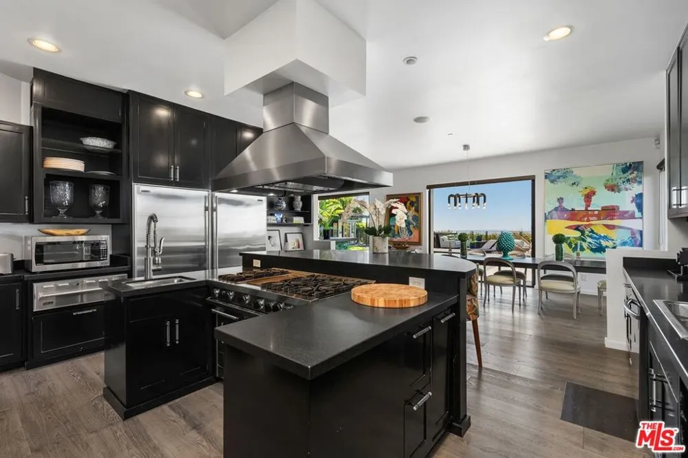 1501 Viewsite Terrace Los Angeles, CA 90069
