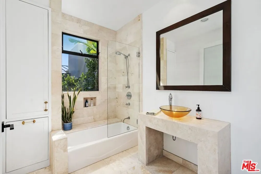 1501 Viewsite Terrace Los Angeles, CA 90069