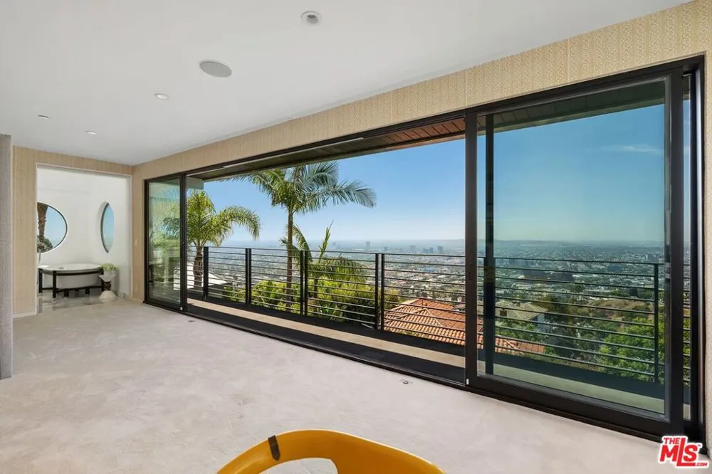 1501 Viewsite Terrace Los Angeles, CA 90069