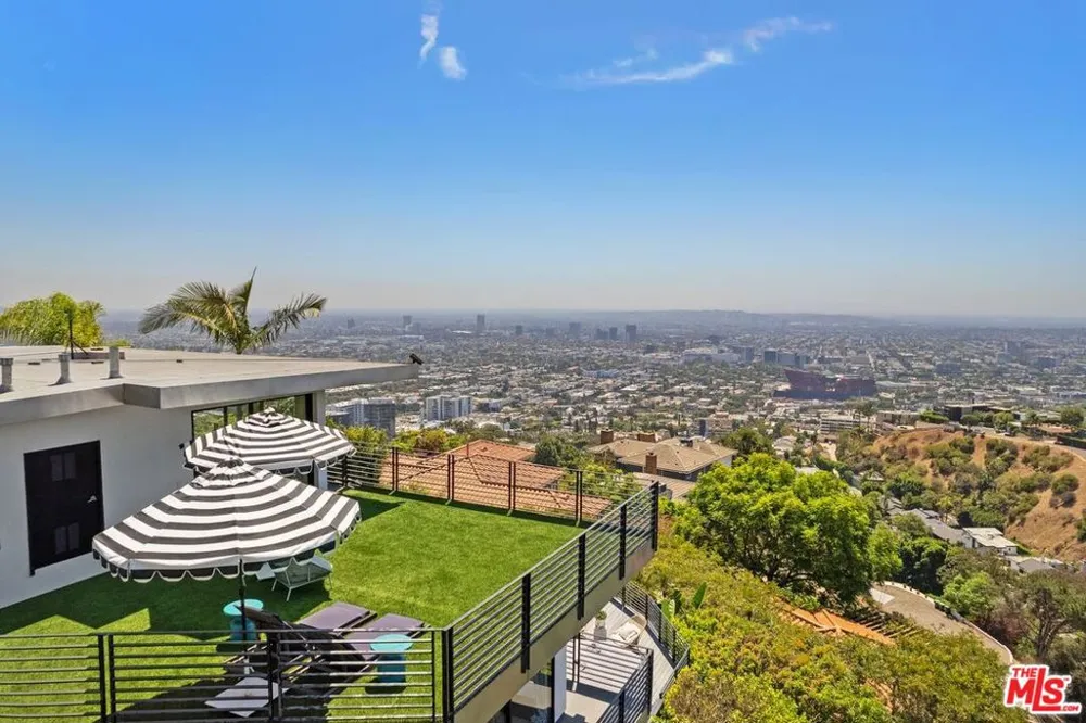 1501 Viewsite Terrace Los Angeles, CA 90069