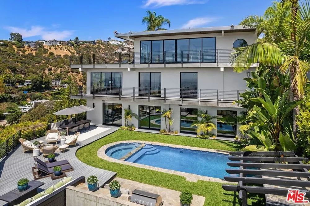 1501 Viewsite Terrace Los Angeles, CA 90069