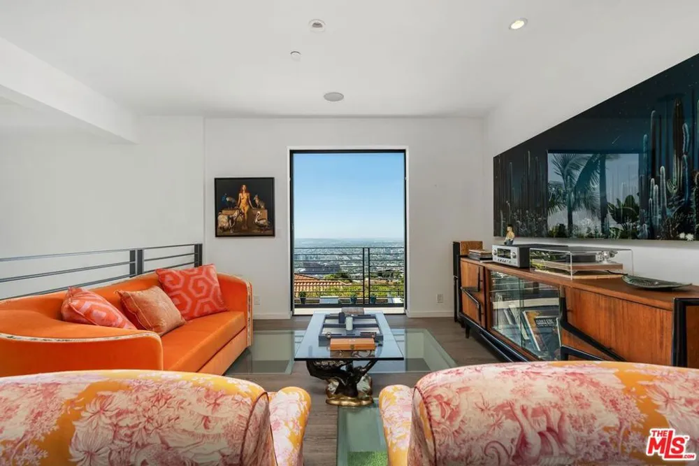 1501 Viewsite Terrace Los Angeles, CA 90069
