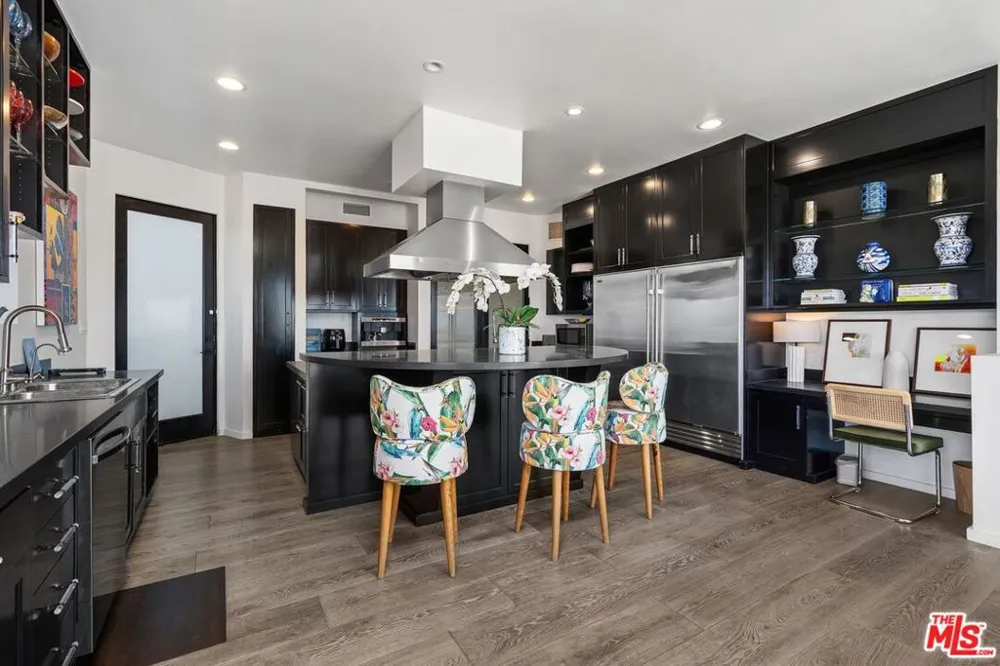 1501 Viewsite Terrace Los Angeles, CA 90069