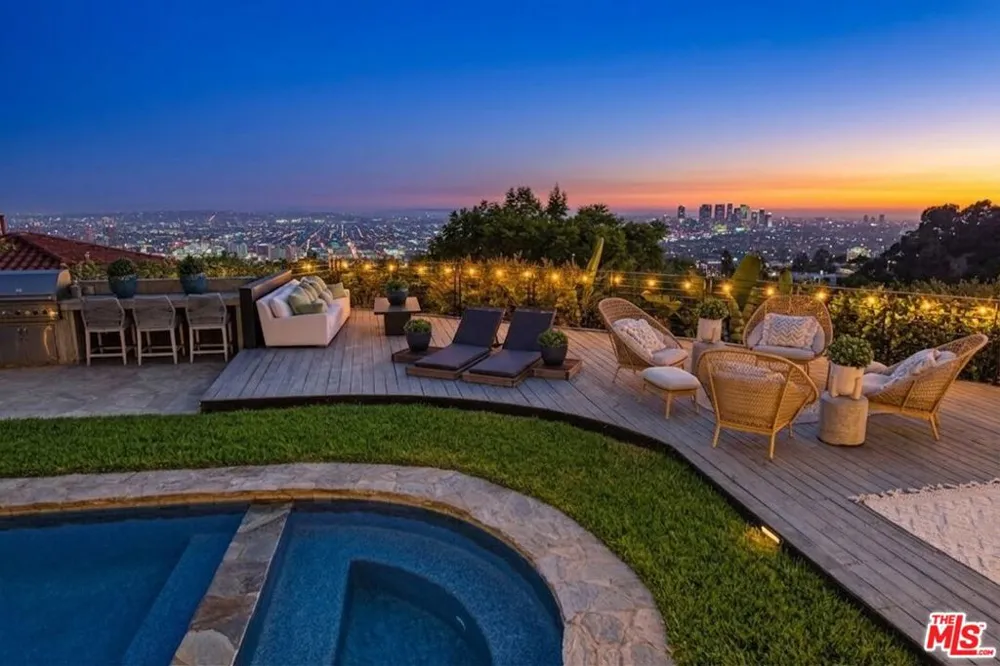 1501 Viewsite Terrace Los Angeles, CA 90069