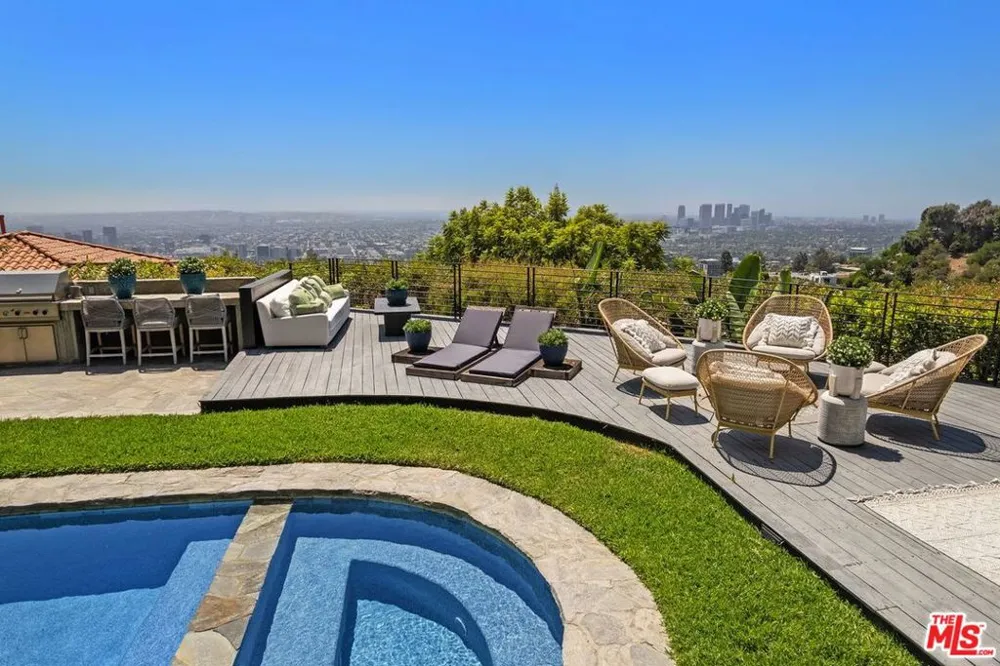1501 Viewsite Terrace Los Angeles, CA 90069