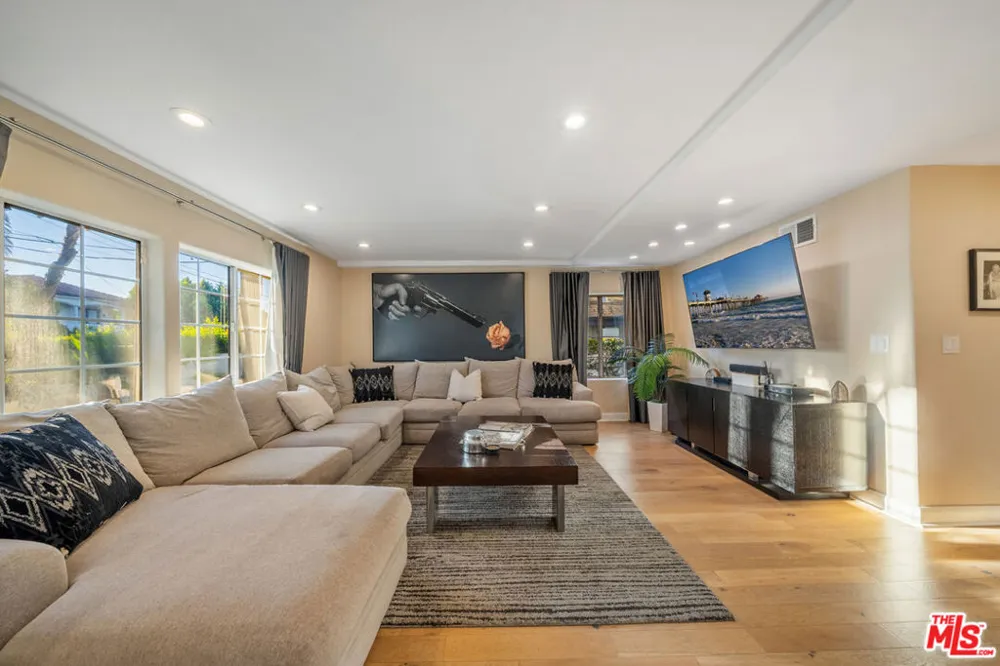 5526 Sylvia Avenue Los Angeles, CA 91356