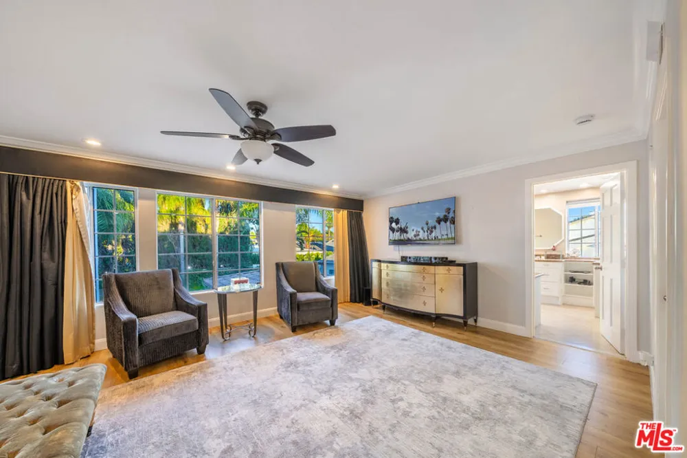 5526 Sylvia Avenue Los Angeles, CA 91356