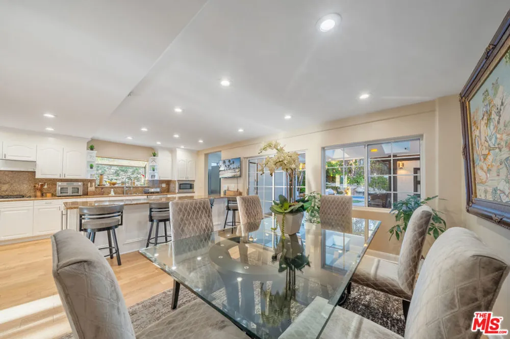 5526 Sylvia Avenue Los Angeles, CA 91356