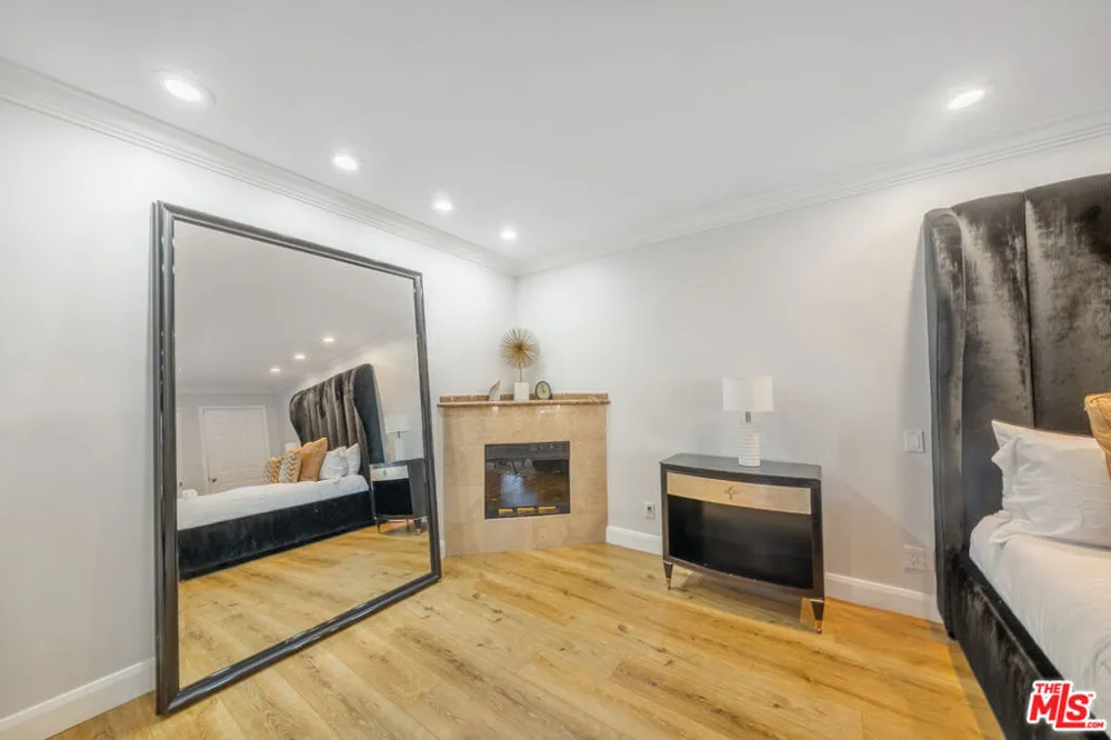 5526 Sylvia Avenue Los Angeles, CA 91356