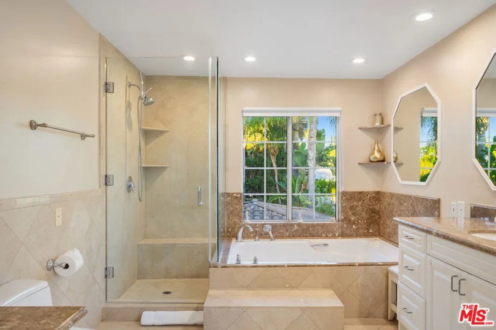 5526 Sylvia Avenue Los Angeles, CA 91356
