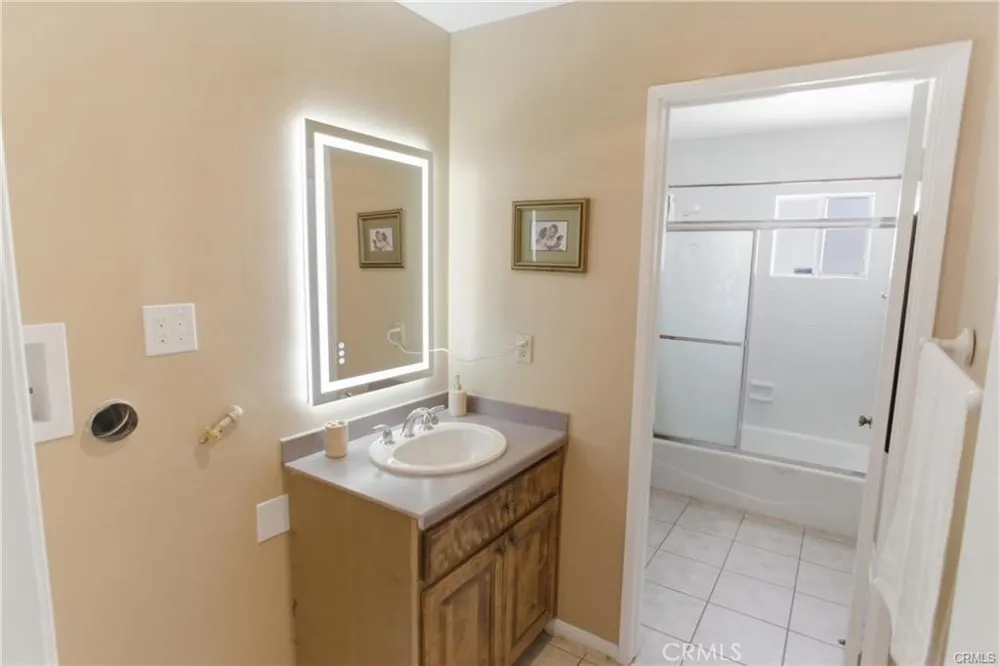 20247 Parthenia Winnetka, CA 91306