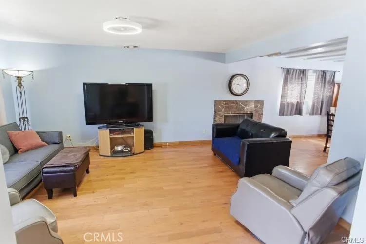 20247 Parthenia Winnetka, CA 91306